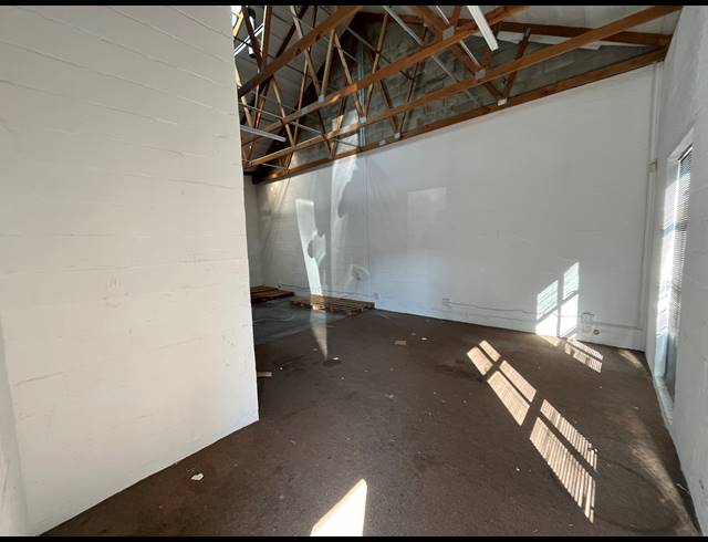 102M² WAREHOUSE TO LET IN MILNERTON CENTRAL